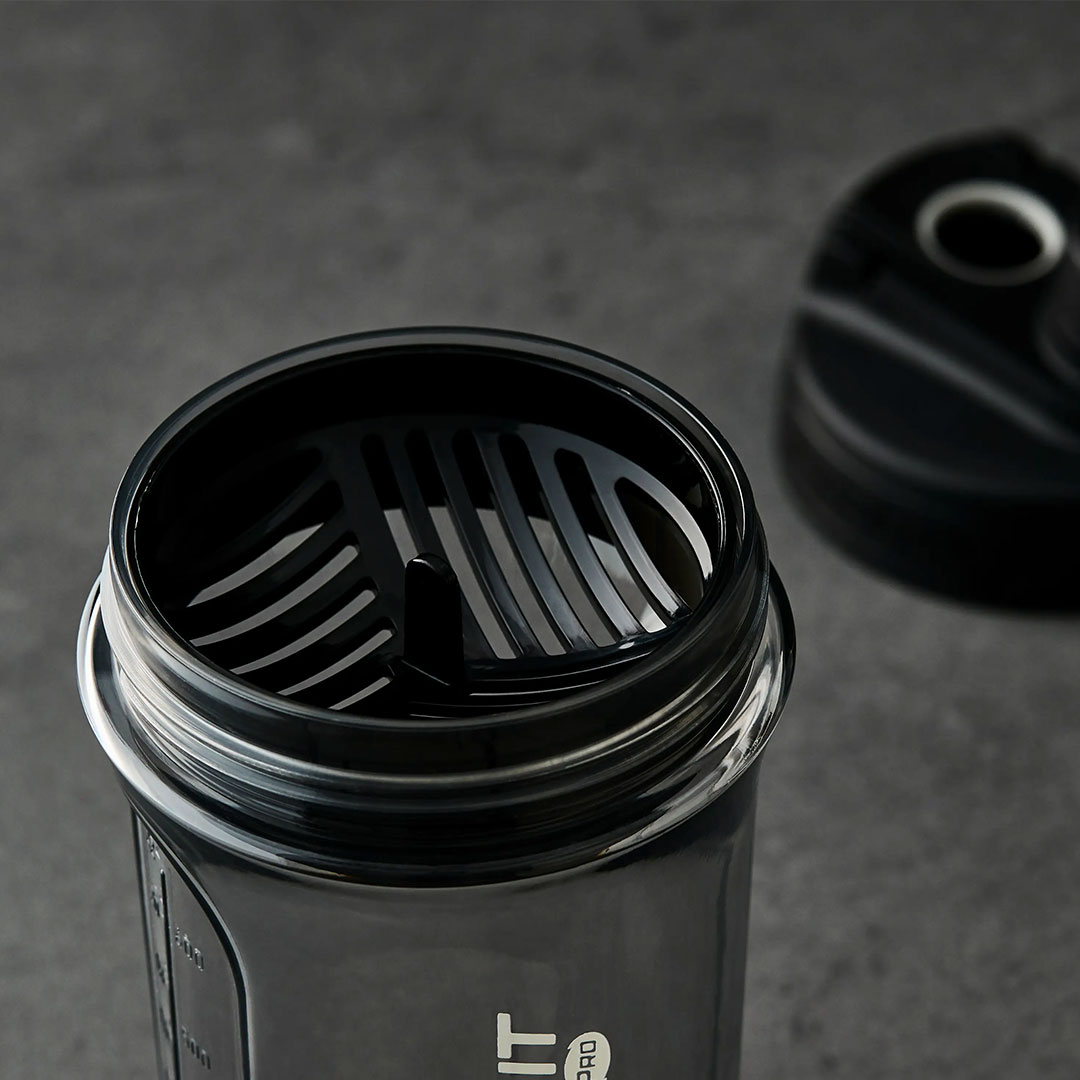 Shakebeker-zwart-650ml